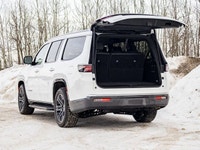 The Jeep Wagoneer Series delivers luxury, space, and capability in one confident full-size SUV. Tech... (image 7)