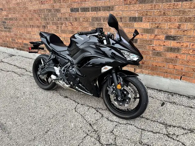 2020 Kawasaki Ninja 650 ABS **ONLY 2,000 KM** in Sport Bikes in Markham / York Region - Image 5