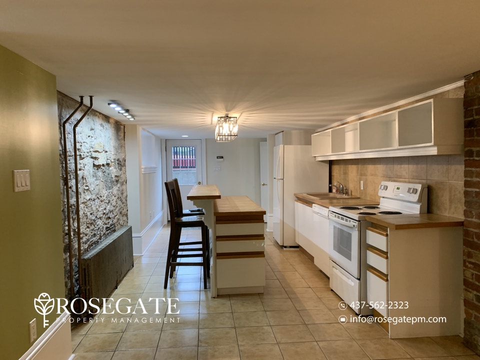 Pet-Friendly 1-Bedroom + Den Multiplex in Hamilton 2
