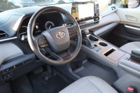 The Toyota Sienna HYBRID LE 8-Passenger Family Ready & Fully Loaded! Looking for a reliable, spaciou... (image 8)