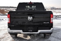 3.55 REAR AXLE RATIO,ENGINE: 3.6L PENTASTAR VVT V6 W/ETORQUE (STD),GVWR: 3 129 KGS (6 900 LBS) (STD)... (image 2)