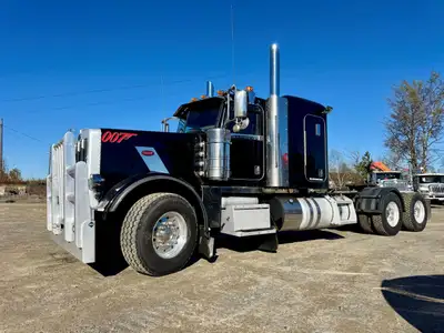 Year: 2022 Make: Peterbilt Model: 389 KM:327,000km Engine: X15 Cummins Horsepower: 565hp Transmissio...