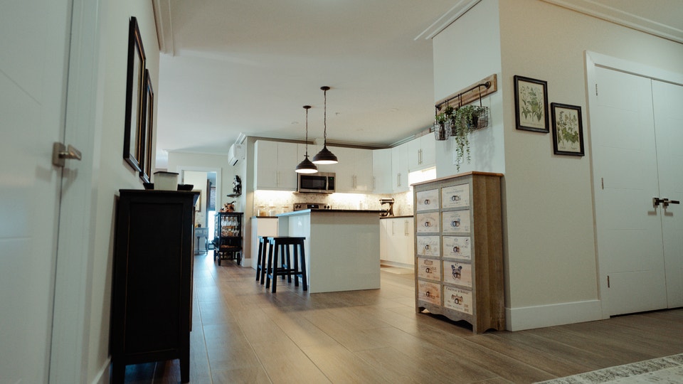 Beautiful 2 bed + den Clayton Park West  Nov 1 4