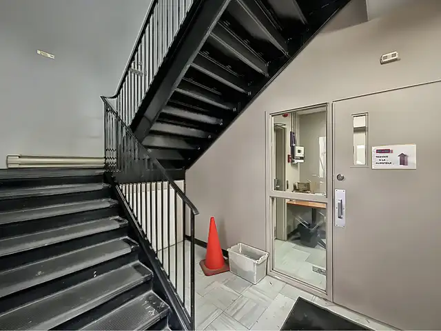 LOCAL INDUSTRIEL À LOUER À JONQUIÈRE – DE 400 À 10 500 PI² in Storage & Parking for Rent in Saguenay - Image 12