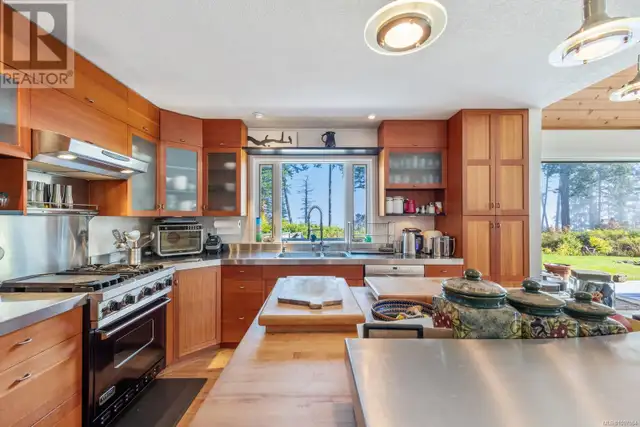 1901 East Rd Denman Island, British Columbia in Houses for Sale in Comox / Courtenay / Cumberland - Image 11