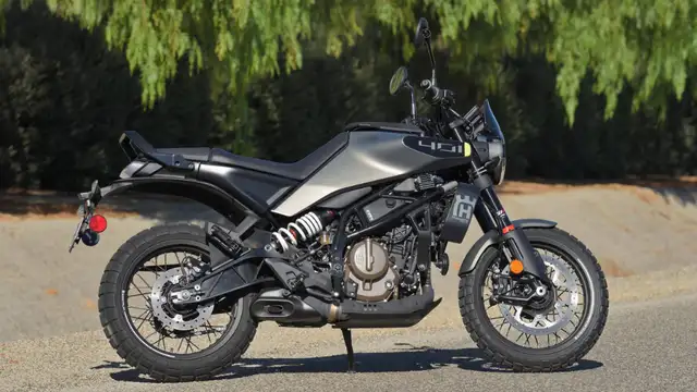 2024 Husqvarna Motorcycles SVARTPILEN 401 in Street, Cruisers & Choppers in Chilliwack - Image 2