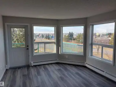 Top-Floor Corner Unit – 2 Bed, 2 Bath – 1,055 sq ft Welcome to this bright and spacious top-floor co...