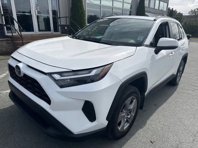 2024 Toyota RAV4 XLE SUNROOF! BACK UP CAMERA! FINANCE NOW!