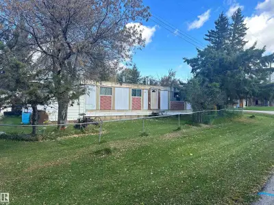 Foreclosure Listing - Double wide mobile home on a corner lot located in the Strathcona County Hamle...