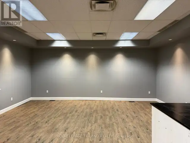 MAIN FLOOR - 656 TALBOT STREET St. Thomas, Ontario in Commercial & Office Space for Rent in London - Image 32