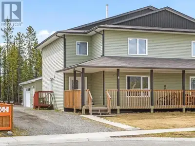 This spacious 3-bedroom, 3-bathroom duplex is located on a quiet cul-de-sac, close to schools, parks...