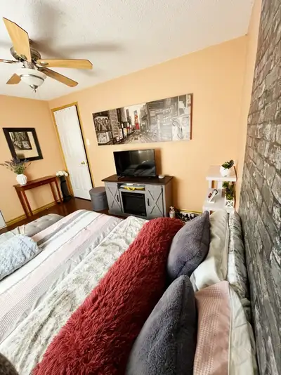 ✨ Private Bedroom for Rent | Available July | $900 ✨ Location: Copernicus DR ,Mississauga L5B 3L2 Ro...