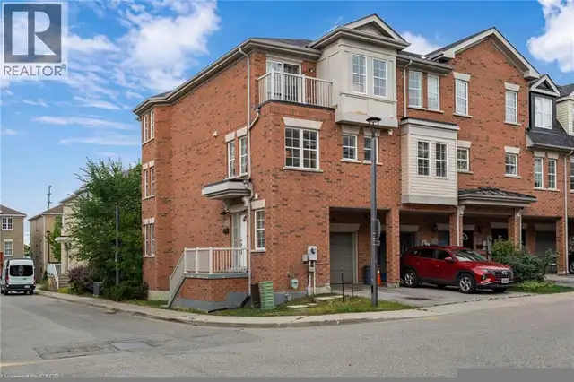 38 ARCHIBALD Mews Toronto, Ontario in Houses for Sale in City of Toronto - Image 3
