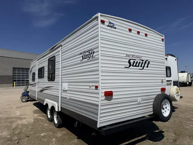 2012 Jayco JAY FLIGHT 26 BH in Travel Trailers & Campers in St. Albert - Image 5