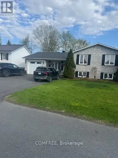 Beautiful brick side split featuring 5 bedrooms and 3 bathrooms in Embrun Ontario. Main floor featur...