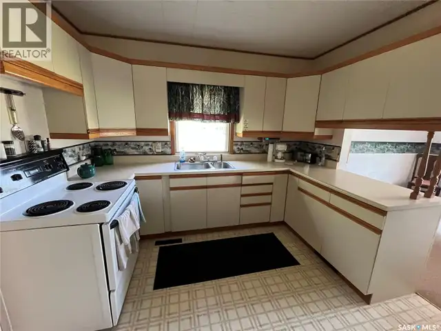 1000 Railway AVENUE W Foam Lake, Saskatchewan in Houses for Sale in Saskatoon - Image 38