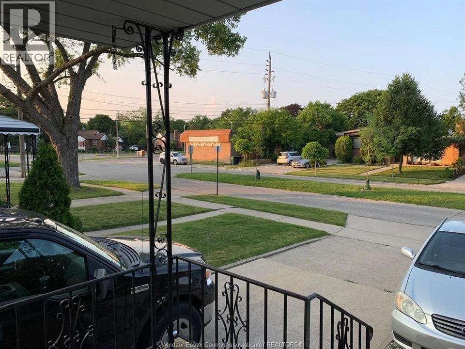 835 ISABELLE Unit# LOWER Windsor, Ontario 3