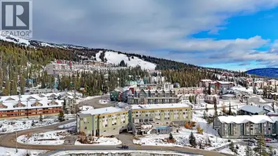 This top floor unit in the Inn at Big White is in excellent shape and comes with the GST paid. The u...