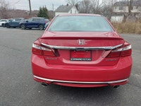 Automatic Transmission Honda Sensing Package Leather Trimmed Sport Seats Sunroof Heated Seats Back U... (image 3)