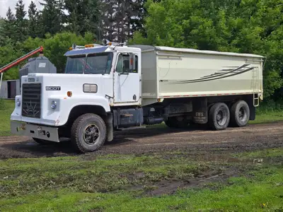 This item(s) are selling by Online Timed Auction Retirement Farm Equipment Auction for Early Dawn Fa...