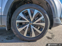 Step into the world of refinement and versatility with the 2022 Volkswagen Taos Highline 4MOTION. Cl... (image 6)