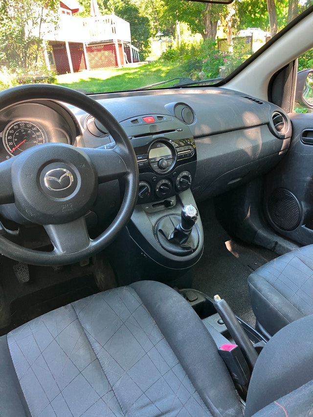 2011 Mazda2 — photo 3