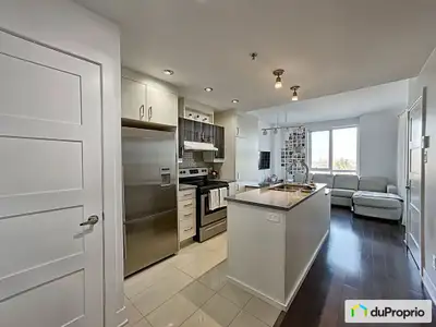 Joli condo de style Loft moderne dans un secteur recherché de Laval qui offre une belle cuisine fonc...