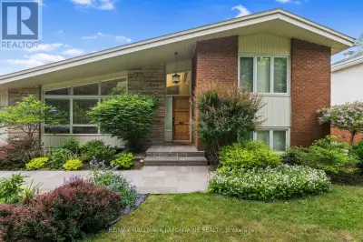 1886 RIDEAU GARDEN DRIVE Ottawa, Ontario