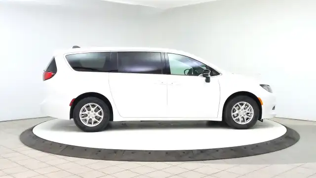 2026 Chrysler Grand Caravan in Cars & Trucks in Lethbridge - Image 7