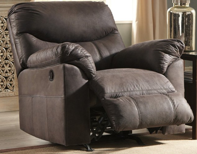 ASHLEY BOXBERG POWER RECLINER in Chairs & Recliners in St. Catharines
