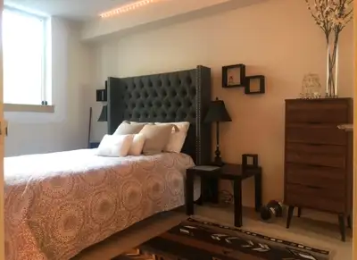 Great Room Near Bay Bloor