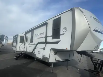 Welcome to Eldorado RV Sales, the longest running dealership in Southern Alberta! This spacious fift...