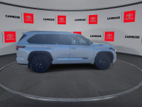 Leather Seats! Handsome styling, impressive performance and an efficient hybrid powertrain make this... (image 8)