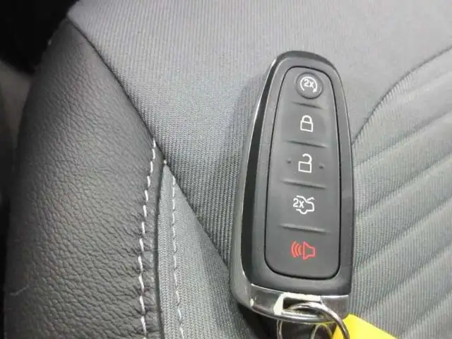 2017 Ford Escape TITANIUM, NAV, ROOF, LOADED, JUST 77K! in Cars & Trucks in Ottawa - Image 20