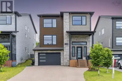 Welcome to 66 Innsbrook Way in the most sought-after the parks of West Bedford. Located in a quiet s...