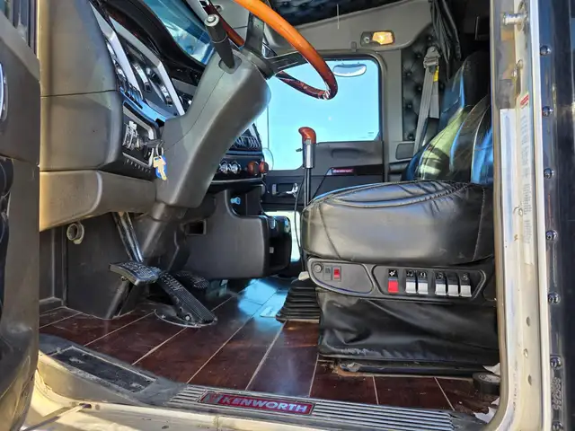 2013 KENWORTH W900 in Heavy Trucks in Saskatoon - Image 25