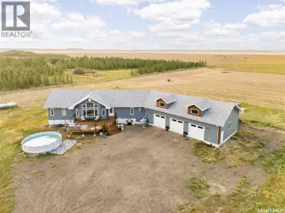 Dreaming of life in the country just minutes from the city?? Stargazing on your deck away from the c...