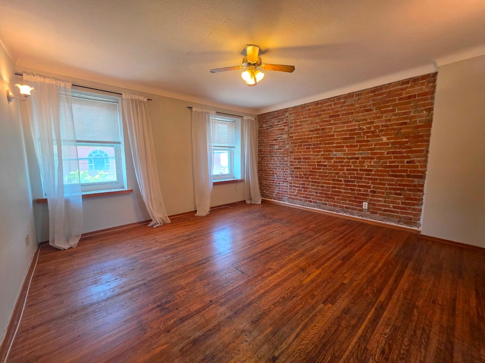 79 Queen St Unit 2 – Charming 2‑Bedroom Downtown Kingston 3