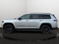 If you want a luxurious, full-sized family hauler that seamlessly bridges the gap between upscale co... (image 2)