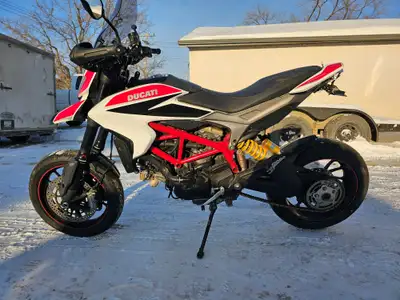 2014 DUCATI HYPERMOTARD SP 821 CC Selling this motorcycle as a project bike. Can be heard running. M...