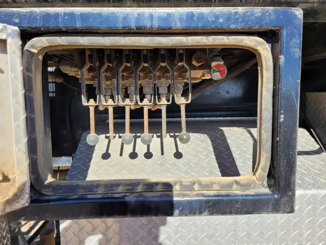 2013 WESTERN STAR 6900XD in Heavy Trucks in Saskatoon - Image 56