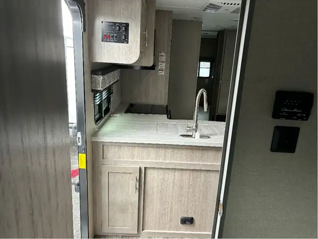 2023 Catalina 343BHTS in Travel Trailers & Campers in Sudbury - Image 13