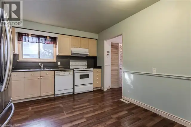 3196 CENTENNIAL Drive Burlington, Ontario in Houses for Sale in Oakville / Halton Region - Image 18