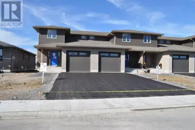 Built by Klemencic Homes, the Crispin Model is an end-unit townhome in the newest phase of Hillside...