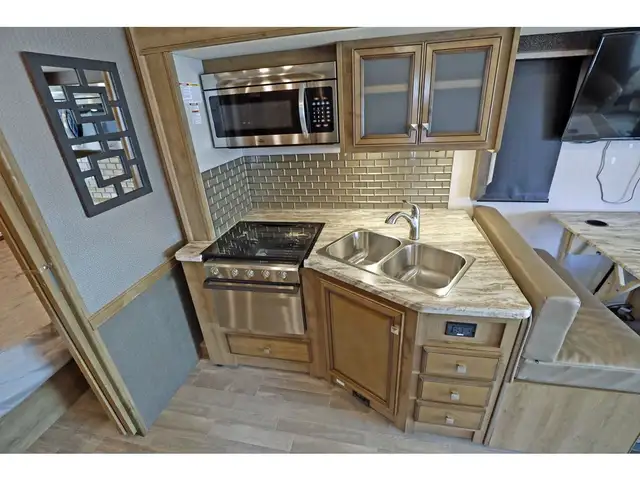 2020 Holiday Rambler Admiral 28A 2 extension Classe A 2020 in RVs & Motorhomes in Laval / North Shore - Image 10