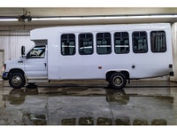 **ACCIDENT FREE - MECHANICALLY CERTIFIED** 40,059 KM This 2008 Ford E-450 XLT 24 Passenger Bus is po... (image 2)