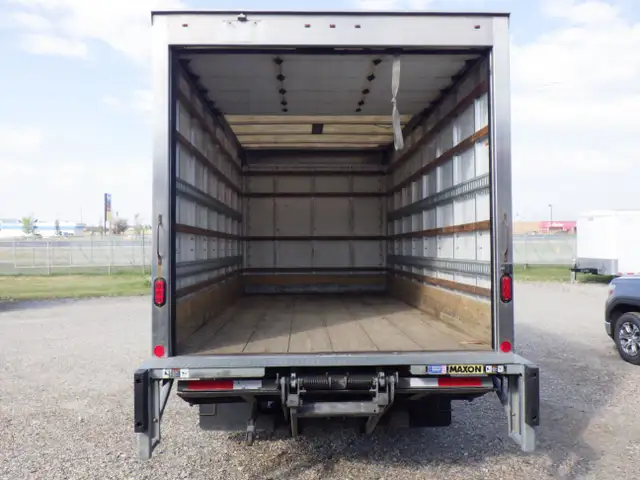 2018 Isuzu NQR With 16 Ft Dry Van #0826A in Heavy Trucks in Red Deer - Image 10