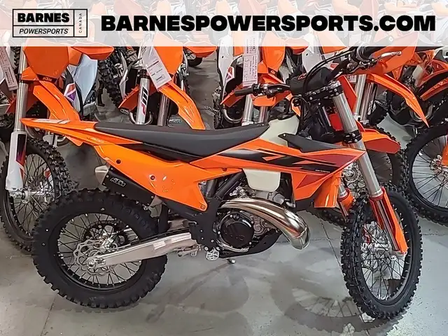 2025 KTM XC 300 in Dirt Bikes & Motocross in Calgary - Image 2