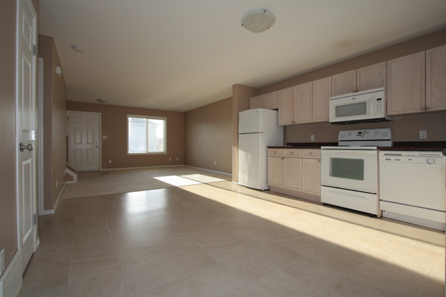 *Southend 3 Bed Townhouse - Sask Side* in Long Term Rentals in Lloydminster - Image 4
