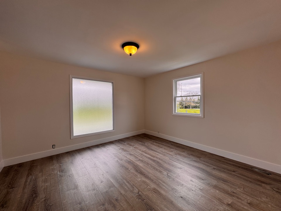 Renovated & Bright 1 Bedroom Apartment In Stanley Park! (Unit 2) 2